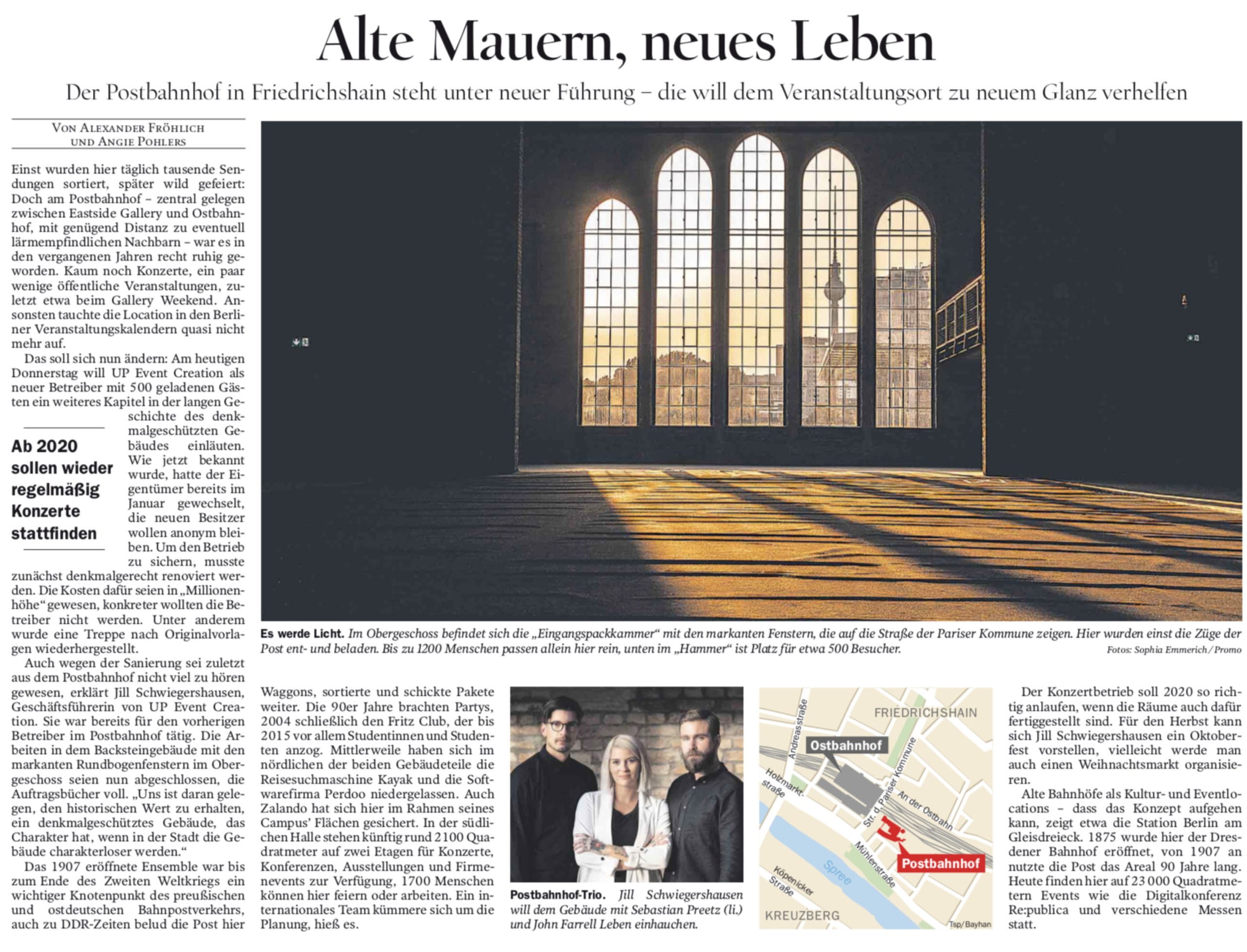 Historische Postbahnhof-Halle mit großen Fenstern, Friedrichshain, Berlin bei Sonnenuntergang.2