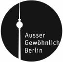 Silhouette des Berliner Fernsehturms mit dem Schriftzug Außergewöhnlich Berlin im Kreis.