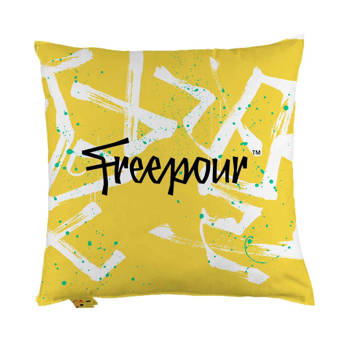 Gelbes Kissen mit abstraktem weißen Muster und dem Schriftzug Freepour. Trendiges Wohnaccessoire.